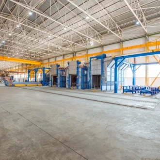 Interior de nave industrial con pintura resistente