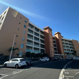 Fotografía de edificio pintado con pinturas Jotun