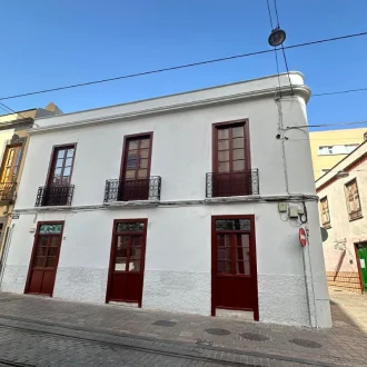 Fotografía de edificio pintado con pinturas Jotun